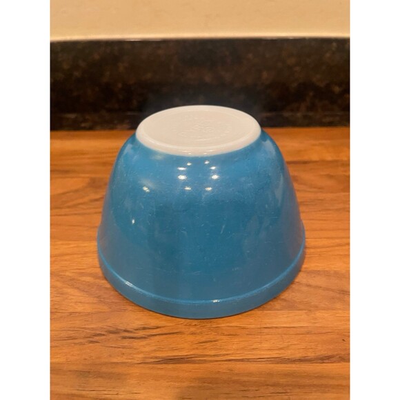 Vintage Pyrex Colored Nesting Mixing Bowls Set of 4 - 401, 402, 403, 404 - Picture 3 of 10